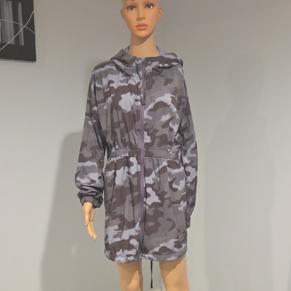 Zella Gray Camouflage Hooded Utility Jacket - Picture 3 of 8